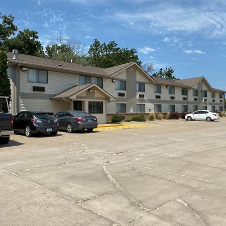 Super 8 By Wyndham Independence Ia Exterior foto