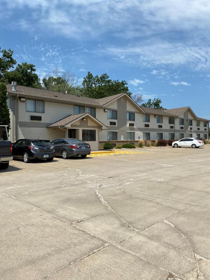 Super 8 By Wyndham Independence Ia Exterior foto
