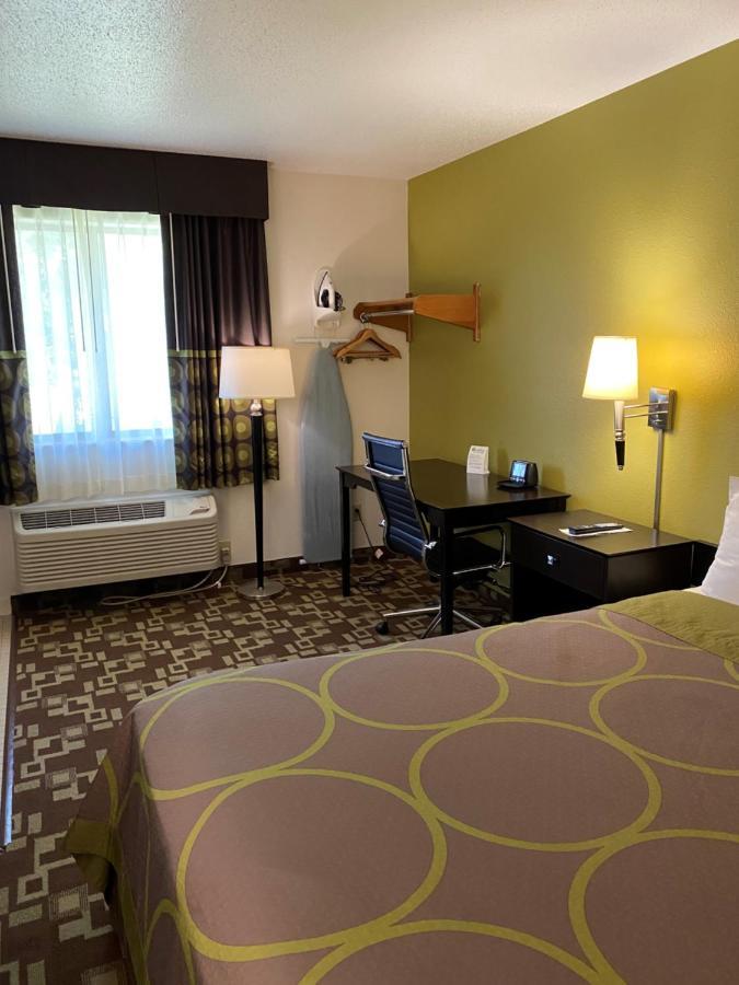 Super 8 By Wyndham Independence Ia Exterior foto